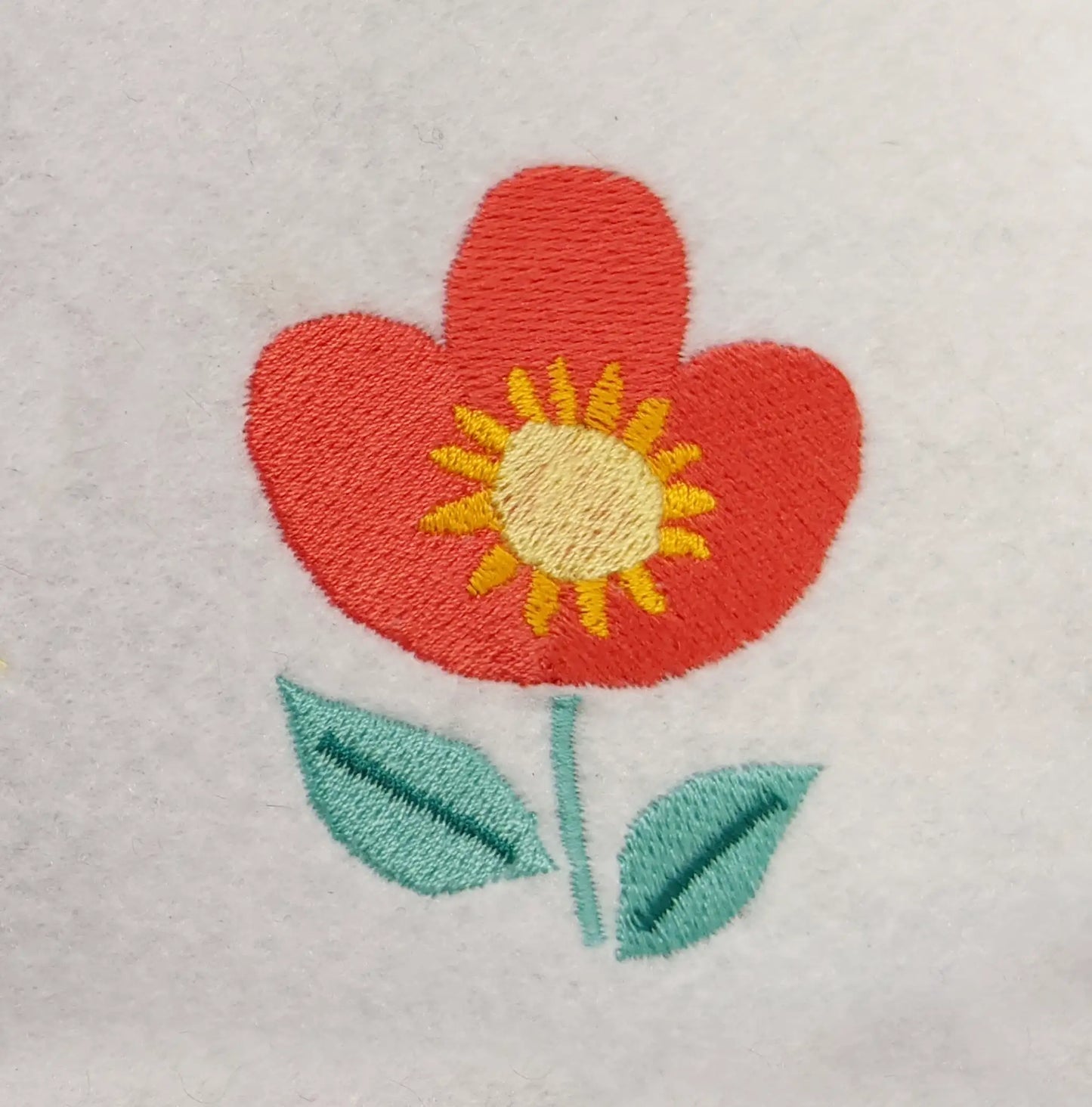 broderie numérique en forme de woquelicot